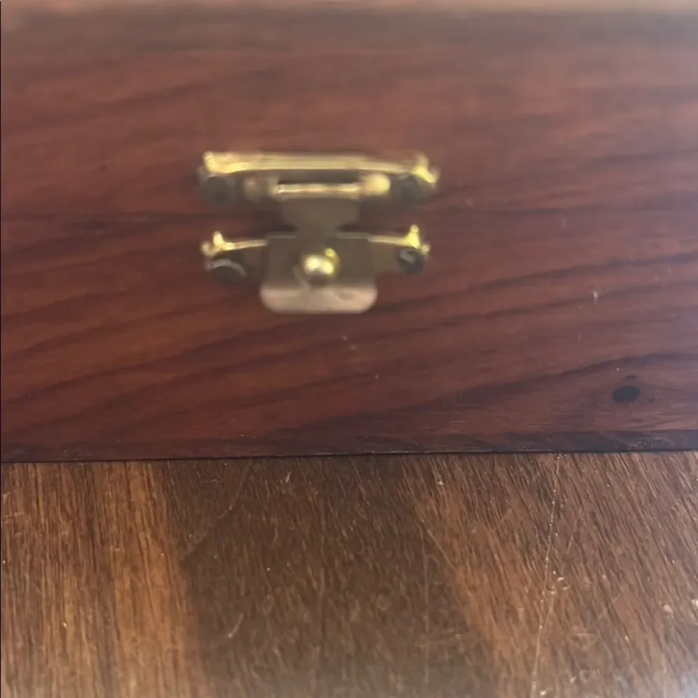 Elegant Vintage Wooden keepsake Trinket Jewlery Box